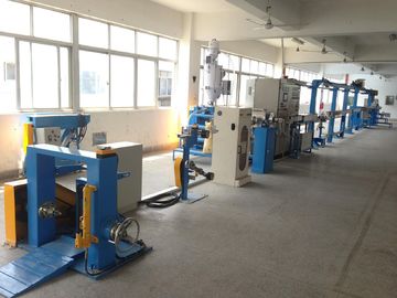 पीवीसी पीटीएफई सामग्री के लिए विद्युत केबल तार एक्सट्रूज़न लाइन एक्सट्रूडर मशीन